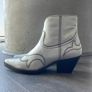 NWT Coconuts by Matisse Kaye Western Ankle Boots